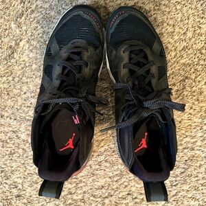 Men’s Air Jordan AJ37 basketball shoes, size 9